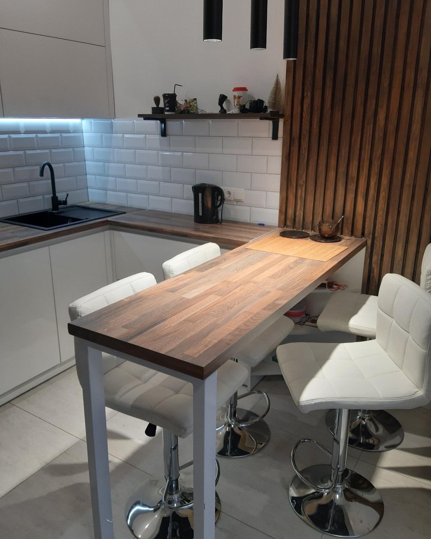 Built-in shelving unit