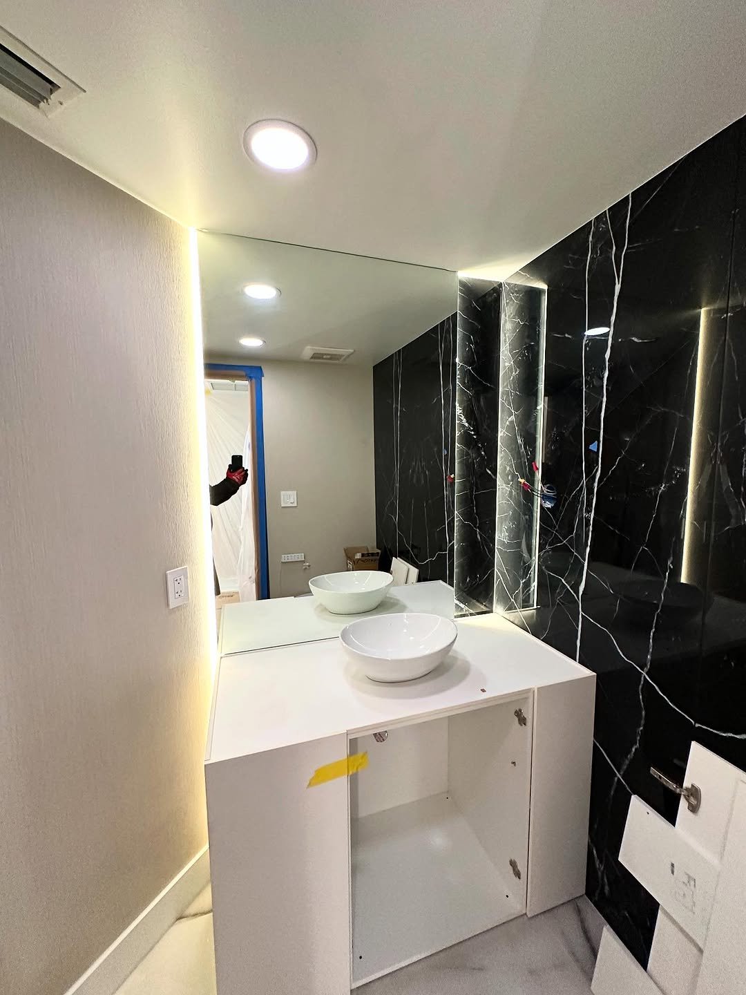 Decorative mirror installation